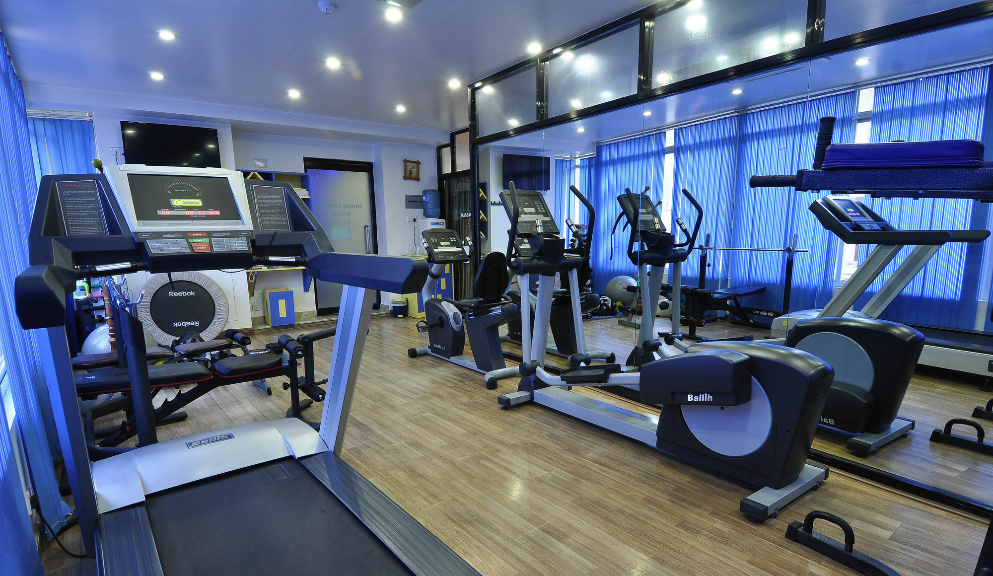 Royal Penguin Boutique Hotel & Spa Katmandu Zewnętrze zdjęcie